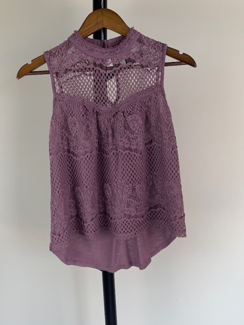 Xhilaration Mauve Purple Crochet Floral Lace Mock Neck Tank Top Small
